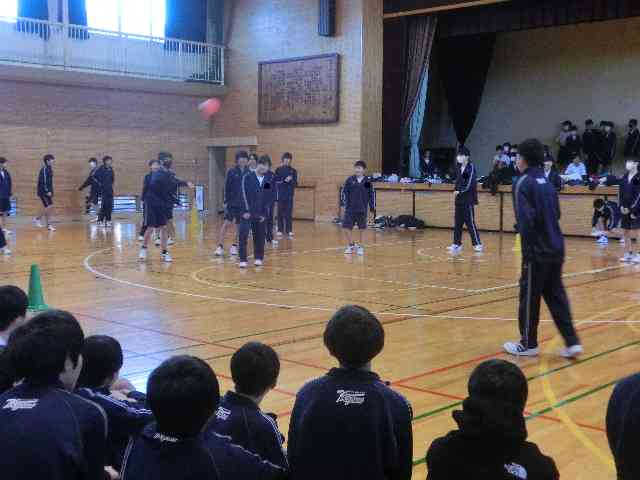061223２年学年集会③