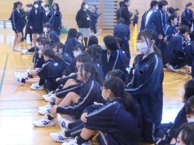 061223２年学年集会⑤